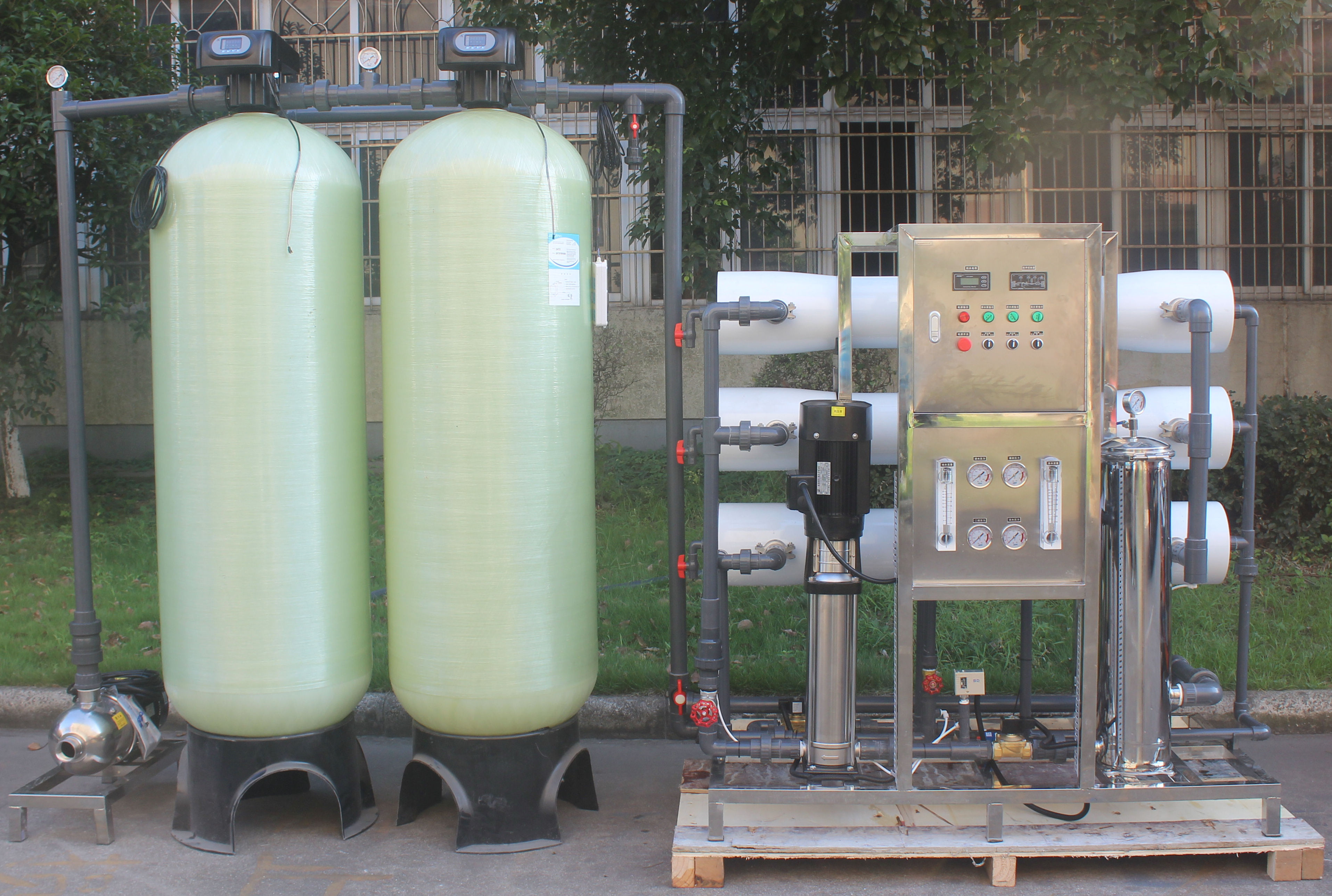 電鍍用去離子水專(zhuān)業(yè)反滲透裝置